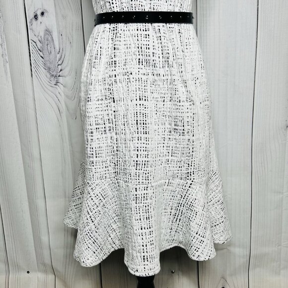 KARL LAGERFELD PARIS Jacquard Fit & Flare Dress Sz 4 Black White Belted - Picture 4 of 12